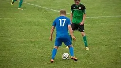 知名演员白鹿拍摄现场遭神秘人物持续跟踪，遭受偷拍及电话侵扰，紧急选择报警处理