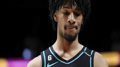 [荷甲快讯]阿贾克斯主场大胜，领跑积分榜首位